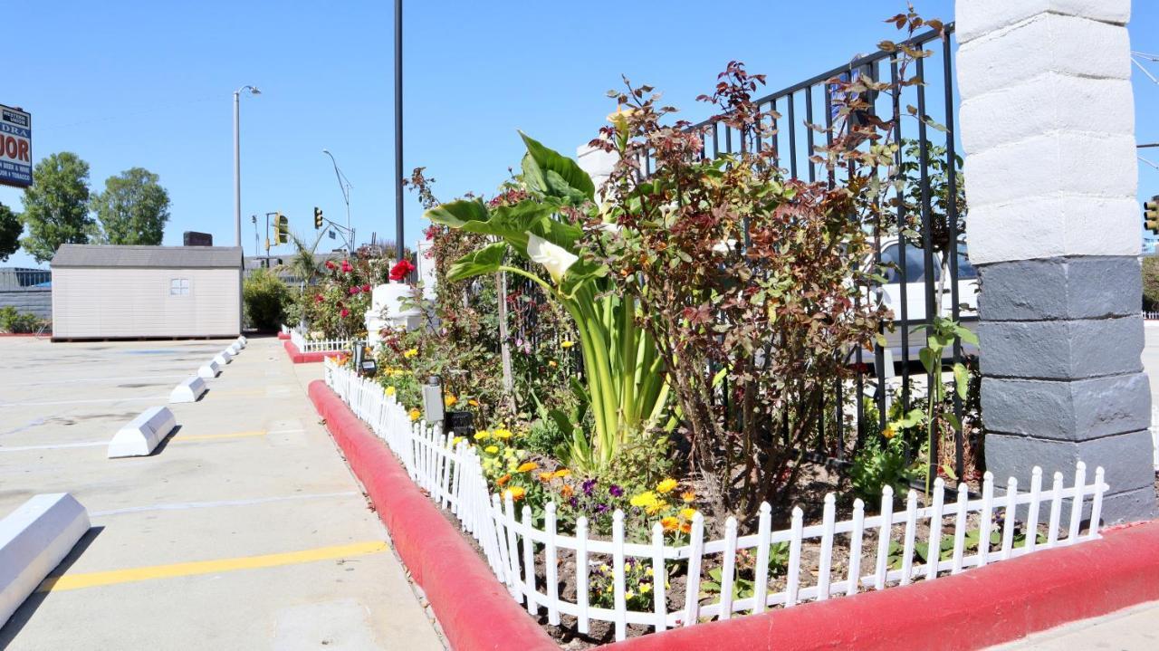 Value Inn Bellflower Exterior photo