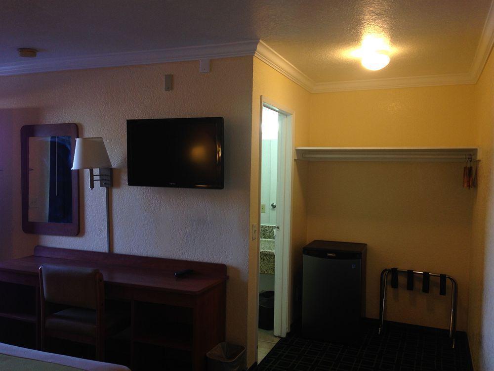 Value Inn Bellflower Exterior photo