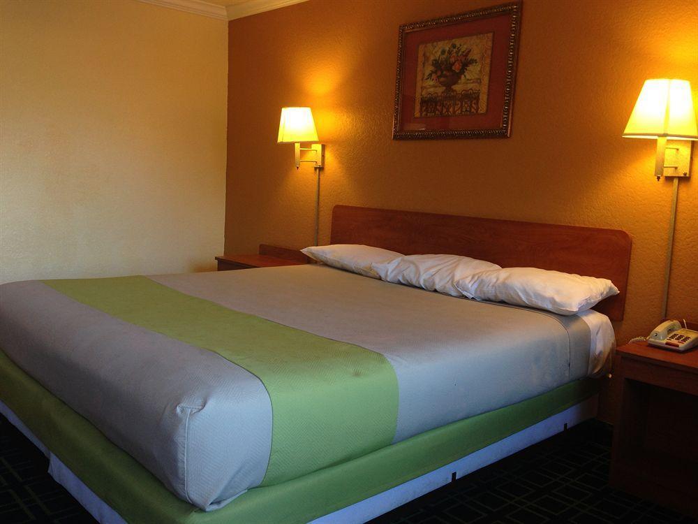 Value Inn Bellflower Exterior photo